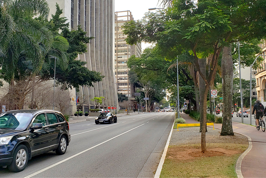 A 4 minutos da Avenida Europa